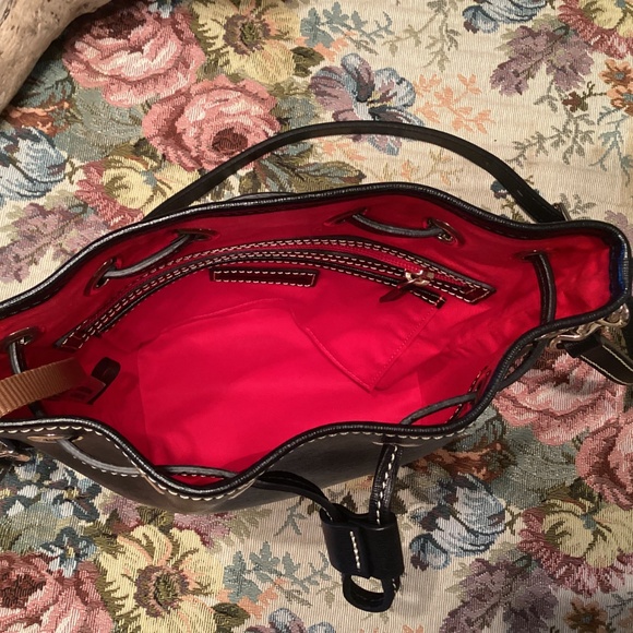 BLACK DOONEY & BOURKE SAFFIANO DRAWSTRING CROSSBODY NWT - Picture 9 of 11